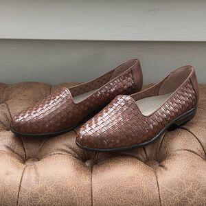 Trotters Liz Woven Leather Slip On Loafers Women 8WW Brown Academia Shoe Bottega
